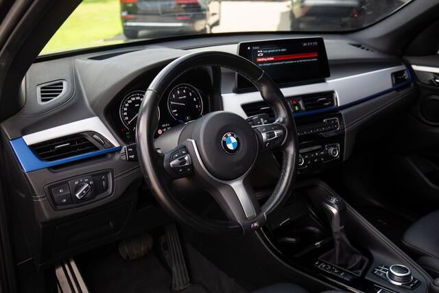 BMW X1 xDrive25e Executive Glazen panoramadak, Head-up display, Achteruitrijcamera, Sfeerverlichting,