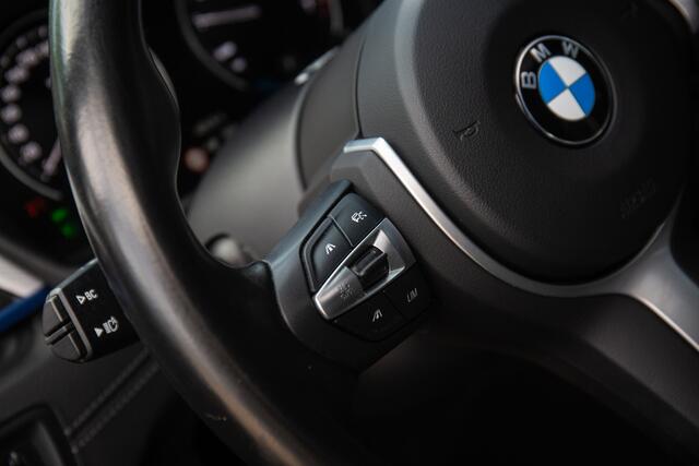 BMW X1 xDrive25e Executive Glazen panoramadak, Head-up display, Achteruitrijcamera, Sfeerverlichting,