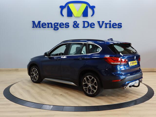 BMW X1 sDrive20i VDL Nedcar Edition X Line | Airco ECC | LED | Trekhaak | Leer | Head Up | Camera | Sfeer | Cruise Control | Stoelverwarming | Isofix | NAP |