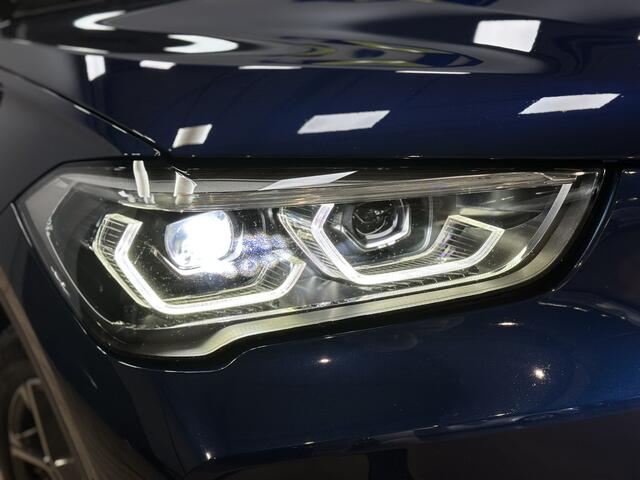 BMW X1 sDrive20i VDL Nedcar Edition X Line | Airco ECC | LED | Trekhaak | Leer | Head Up | Camera | Sfeer | Cruise Control | Stoelverwarming | Isofix | NAP |