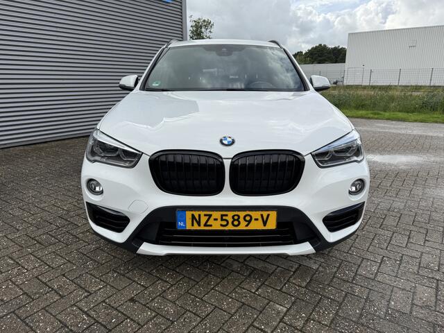 BMW X1 sDrive18i Executive Sport Line 18 Inch Navigatie PDC Stuurverwarming