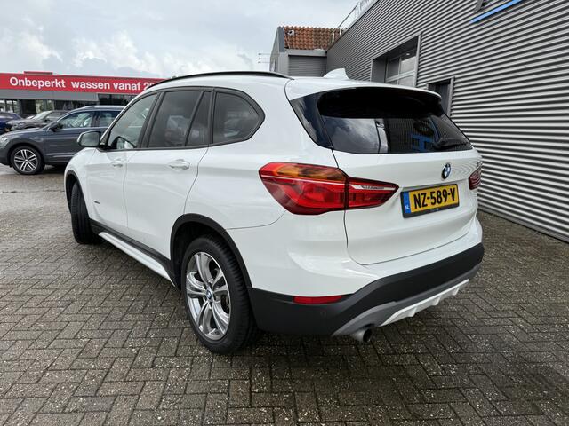 BMW X1 sDrive18i Executive Sport Line 18 Inch Navigatie PDC Stuurverwarming
