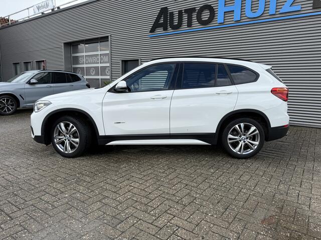 BMW X1 sDrive18i Executive Sport Line 18 Inch Navigatie PDC Stuurverwarming