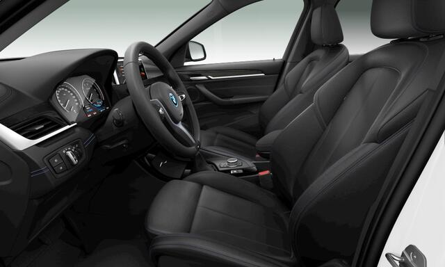 BMW X1 xDrive25e | M-Sport | Navigatie | Panorama | Leder | Camera | Trekhaak | 19"LM | Alpinweiss