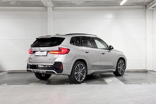 BMW X1 sDrive20i | M-Sport Pro | Travel Pack | Innovation Pack | Comfort Pack | Driving Assistant Plus | Harman/Kardon | Panoramadak | Comfort Access | Trekhaak