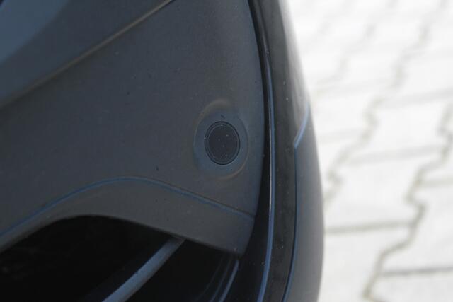 BMW X1 xDrive25e Executive | Incl. 12 maanden garantie | Cruise control | Voorstoelen verwarmd | Climate control | Parkeersensoren voor/achter | DAB | Lichtmetalen velgen | Airco | Bluetooth | Navigatie | Achteruitrijcamera