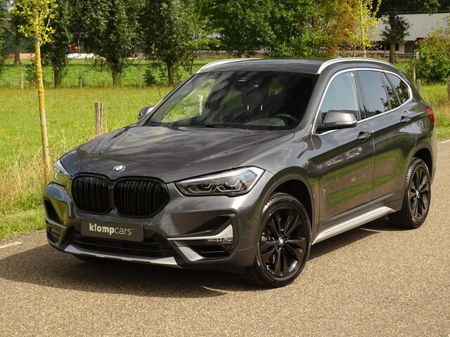 BMW X1 sDrive20i Executive | Camera | Nav | M-sportstuur | Zw.hemel | 18" | Uniek kmst.