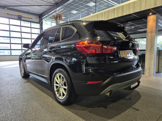 BMW X1 sDrive18i Executive Volleder | Verw. stoelen | Trekhaak | Cruise | Clima