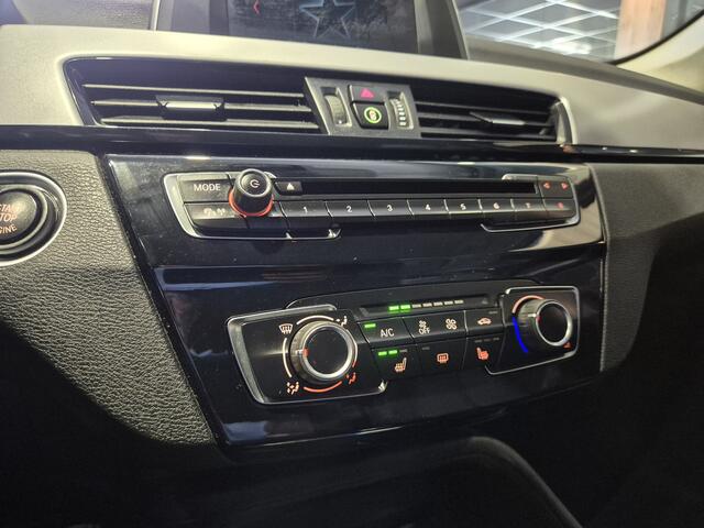 BMW X1 sDrive18i Executive Volleder | Verw. stoelen | Trekhaak | Cruise | Clima