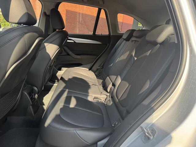 BMW X1 xDrive25e Executive // GROOT NAVI // CAMERA // CRUISE // CLIMA // STOEL VERWARMING // ELEK. KLEP //
