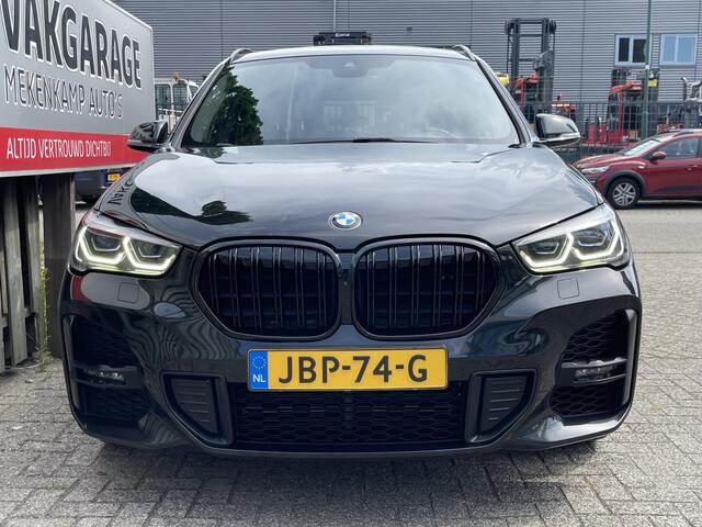 BMW X1 xDrive25e High Executive M Sport 18''/Leder/Trekhaak/Stoelverwarming/Sportstoelen/Elektrische Klep/LED/DAB/Navigatie/PDC