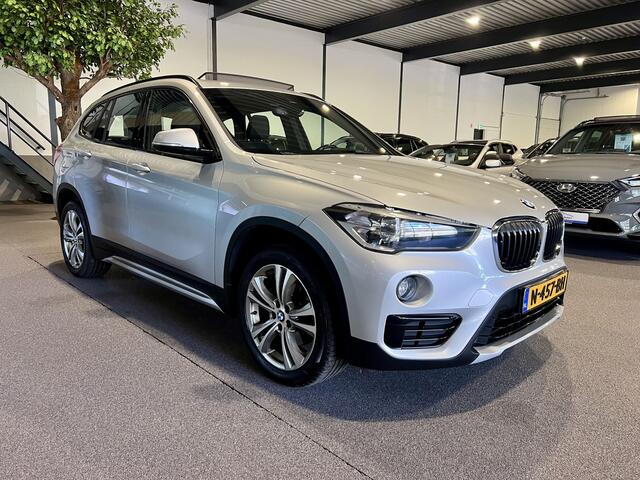 BMW X1 sDrive18i Panorama | Navigatie | Stoelverwarming | Zeer nette auto