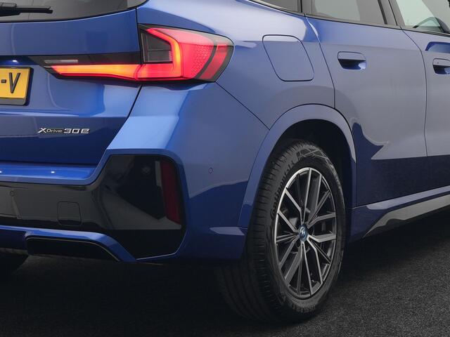 BMW X1 xDrive30e M Sport Plug In Hybrid 327pk Dealer O.H PHEV | Head Up | Adaptive Cruise | M Sportstuur | 360 Camera | Harman Kardon | Lederen Sportstoelen Massage & Memory | Apple Carplay | Navigatie| Virtual | DAB |