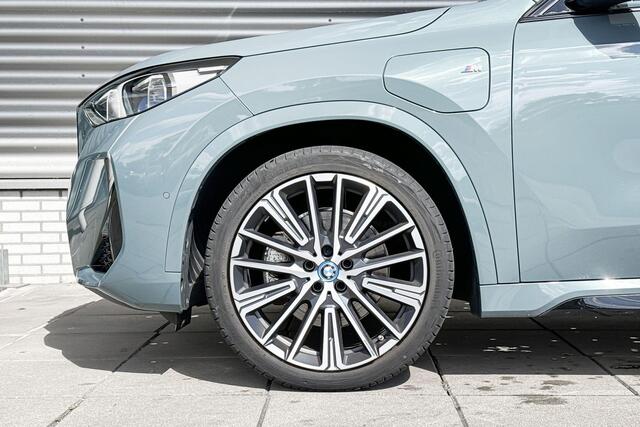 BMW X1 xDrive30e M Sportpakket / Innovation Pack / Comfort Pack / Travel Pack / Panoramadak / Trekhaak