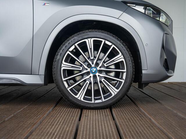 BMW X1 xDrive30e | M Sportpakket | Innovation Pack | 20 inch | Comfort Access | Glazen panoramadak | Driving Assistent Plus | Head-Up Display