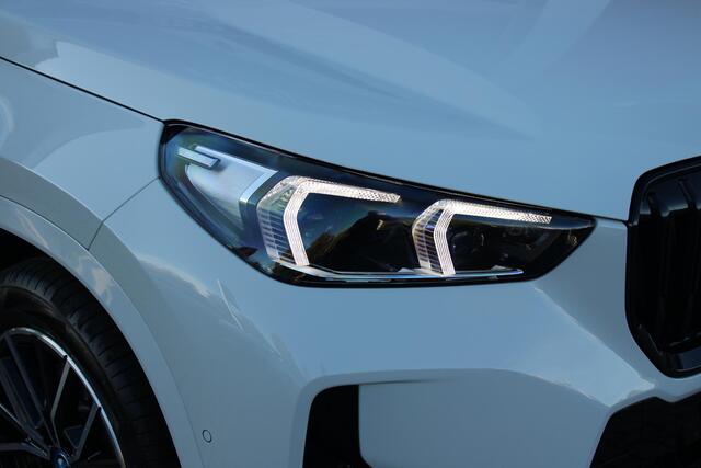 BMW X1 xDrive30e M-SPORT | PANORAMISCH SCHUIF/KANTEL DAK | ELEKTRISCH WEGKLAPBARE TREKHAAK | HARMAN/KARDON AUDIO SYSTEM | ALARMINSTALLATIE | ELEKTRISCH BEDIENBARE VOORSTOELEN MET GEHEUGENFUNCTIE "ACTIEVE ZITPLAATSEN" | STOEL VERWARMING | DRIVING ASSISTANT PROFES