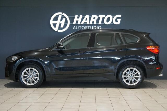 BMW X1 sDrive18i High Executive + SENSOREN / STOELVERWARMING / NAVIGATIE