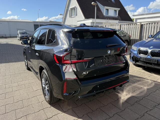 BMW X1 sDrive20i M-Sport Pano/Massagestoel/HarmanKardon
