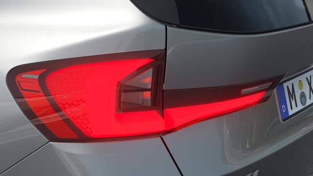 BMW X1 xDrive30e High Executive M Sport Automaat / Trekhaak / Sportstoelen / Adaptieve LED / M Adaptief onderstel / Parking Assistant Plus / Head-Up / Comfort Access