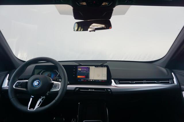 BMW X1 xDrive25e M Sportpakket 19'' / Comfort Acces / Trekhaak / Stuurwielrand verwarmd