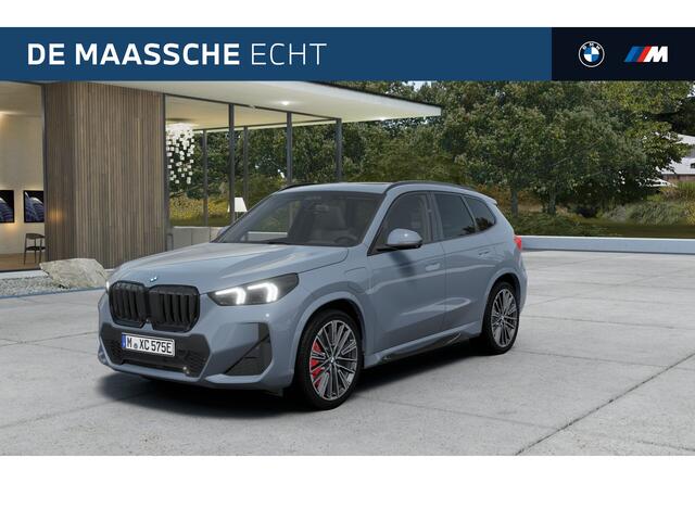 BMW X1 xDrive25e High Executive M Sport Automaat / Panoramadak / Trekhaak / Sportstoelen / M Adaptief onderstel / Comfort Access / Adaptieve LED / Head-Up / Harman Kardon