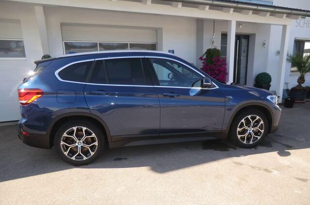 BMW X1 xDrive 25e Advantage Panoramadak Trekhaak LED Achteruitrijcamera Navi Pro HiFi-speakersysteem DAB