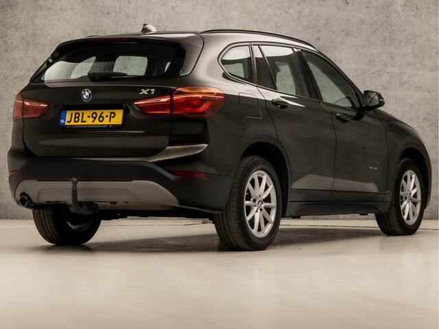 BMW X1 sDrive18i High Executive Automaat (PANORAMADAK, NAVIGATIE, CLIMATE, STOELVERWARMING, LEDEREN SPORTSTOELEN, CRUISE, LED KOPLAMPEN, TREKHAAK, NIEUWE APK, NIEUWSTAAT)
