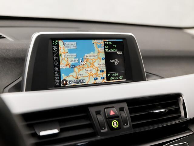 BMW X1 sDrive18i High Executive Automaat (PANORAMADAK, NAVIGATIE, CLIMATE, STOELVERWARMING, LEDEREN SPORTSTOELEN, CRUISE, LED KOPLAMPEN, TREKHAAK, NIEUWE APK, NIEUWSTAAT)