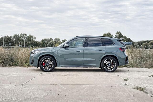 BMW X1 xDrive25e | M Sport | Glazen Panoramadak | Stoelverwarming | Head-up Display |