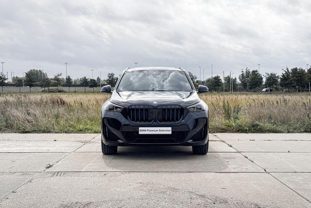 BMW X1 xDrive30e | M Sport | Glazen Panoramadak | Stoelverwarming | Trekhaak |