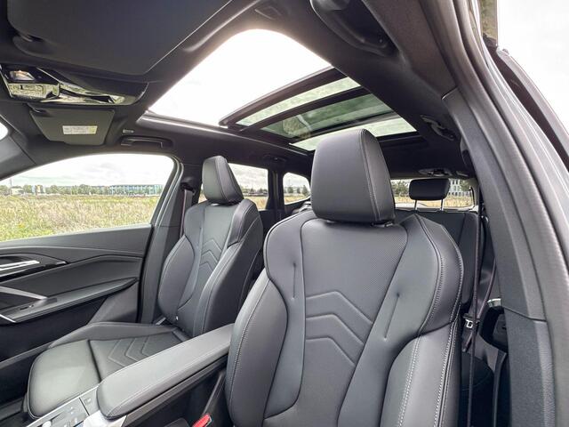 BMW X1 xDrive30e | M Sport | Glazen Panoramadak | Stoelverwarming | Trekhaak |