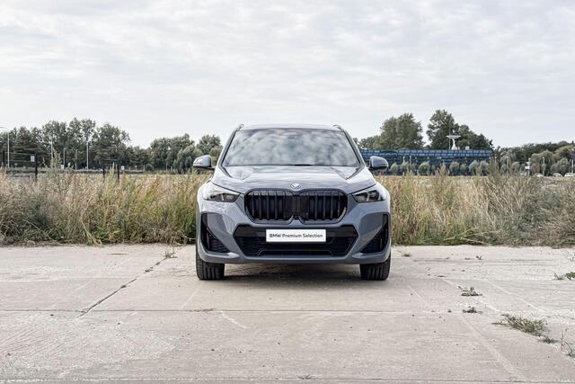 BMW X1 xDrive30e | M Sport | Glazen Panoramadak | Stoelverwarming | Trekhaak |