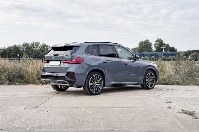 BMW X1 xDrive30e | M Sport | Glazen Panoramadak | Stoelverwarming | Trekhaak |