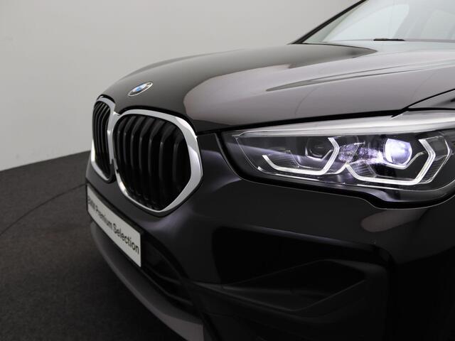 BMW X1 sDrive18i Achteruitrijcamera | Head-up Display | Afneembare Trekhaak | Navigatie Prof. | LM 17''
