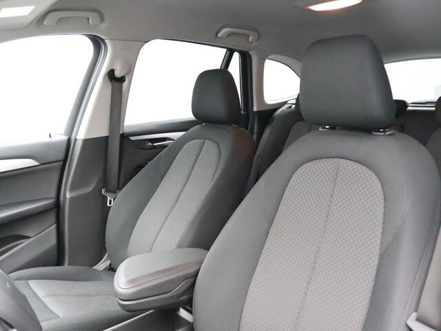 BMW X1 sDrive18i Achteruitrijcamera | Head-up Display | Afneembare Trekhaak | Navigatie Prof. | LM 17''