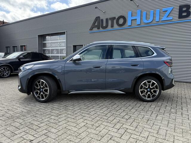 BMW X1 xDrive25e xLine Trekhaak Harman-Kardon Lederen interieur Elek. Stoelverstelling Head-Up Display 19 Inch 360 Gr Camera Keyless Entry