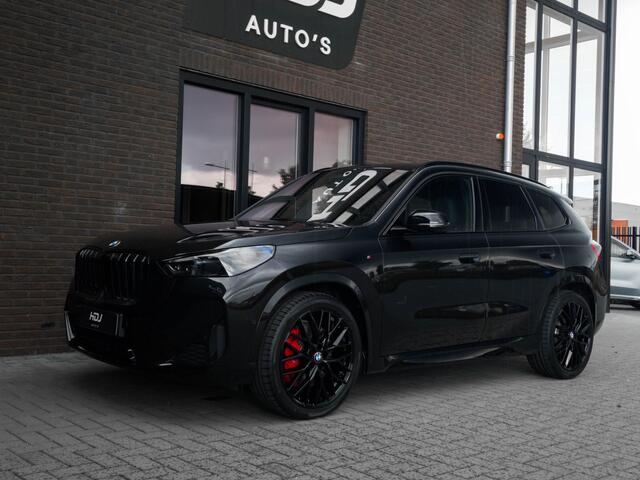 BMW X1 sDrive18i M Sport Pro | Pano | 20" | All Black | H&K | Topv. | Leer |