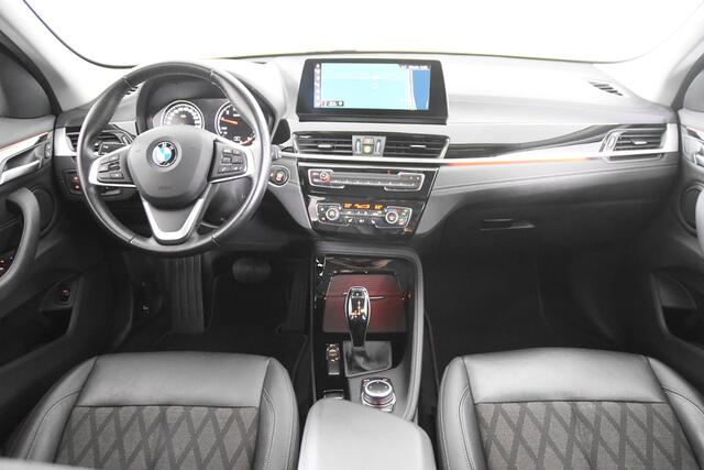 BMW X1 sDrive18i X Line *1ste Eigenaar*Leer*Standkachel*HUD*