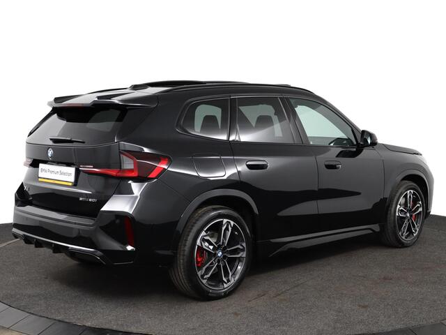 BMW X1 sDrive20i M Sportpakket Pro | Trekhaak | Panoramadak | Driving Assistant Plus | Harman-Kardon | Comfort Access