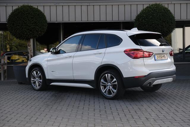 BMW X1 sDrive18i High Executive Automaat Panodak Leder