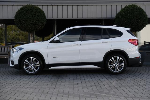 BMW X1 sDrive18i High Executive Automaat Panodak Leder
