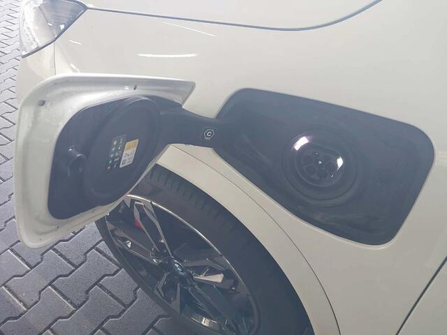 BMW X1 xDrive25e M-Sport Pro | Panorama | 19" | Massage | Harman Kardon |Voorbereiding Driving Assistant Plus