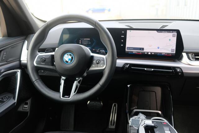 BMW X1 xDrive25e 245pk Aut. M Sport | Navi | Climate | Keyless | Camera | Alcatara | Elektrische Achterklep | Stoelverwarming | PDC