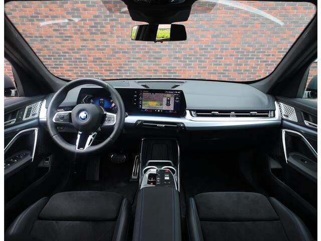 BMW X1 30e xDrive | M Sport Pro - Pano - H&K