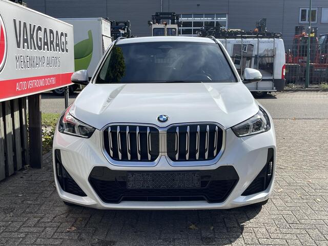 BMW X1 sDrive18i M Sport Shadow Line 18"/Sportstoelen/Adaptieve cruise/Keyless/Stoelverwarming/Camera/Elektrisch klep