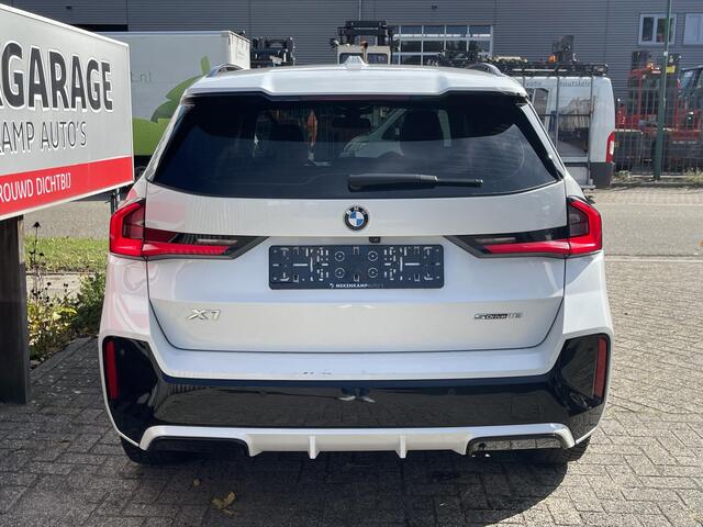BMW X1 sDrive18i M Sport Shadow Line 18"/Sportstoelen/Adaptieve cruise/Keyless/Stoelverwarming/Camera/Elektrisch klep