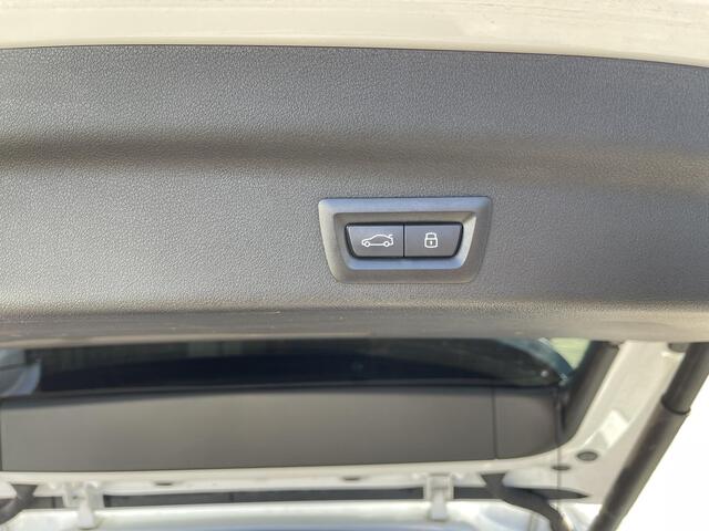 BMW X1 sDrive18i M Sport Shadow Line 18"/Sportstoelen/Adaptieve cruise/Keyless/Stoelverwarming/Camera/Elektrisch klep