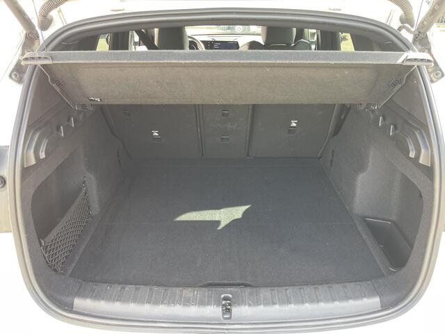 BMW X1 sDrive18i M Sport Shadow Line 18"/Sportstoelen/Adaptieve cruise/Keyless/Stoelverwarming/Camera/Elektrisch klep