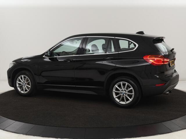 BMW X1 sDrive18i High Executive | Leder | Trekhaak | Harman/Kardon | Stoelverwarming | Head-Up | Full LED | Navigatie | Parkeerhulp | Climate control | Bluetooth