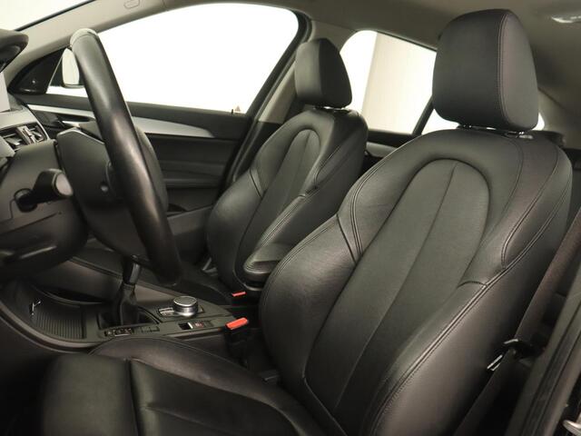 BMW X1 sDrive18i High Executive | Leder | Trekhaak | Harman/Kardon | Stoelverwarming | Head-Up | Full LED | Navigatie | Parkeerhulp | Climate control | Bluetooth
